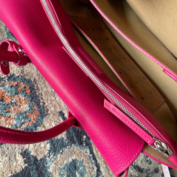 !! SOLD!! MCM Milla Medium Hot Pink - Picture 14 of 16